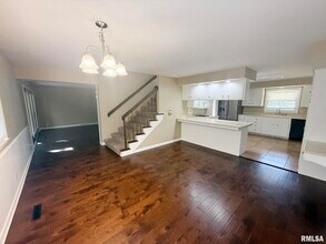 6828 N Bobolink Rd in Peoria, IL - Building Photo - Building Photo