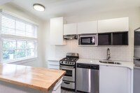 Studio - 350 SF - Poet's Row Apartamentos in Denver, Colorado