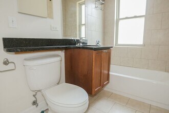 3818 N Sheffield Ave, Unit 3816-1E in Chicago, IL - Building Photo - Building Photo