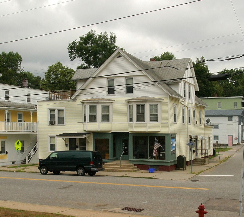 22-26 Hunters Ave in Taftville, CT - Foto de edificio