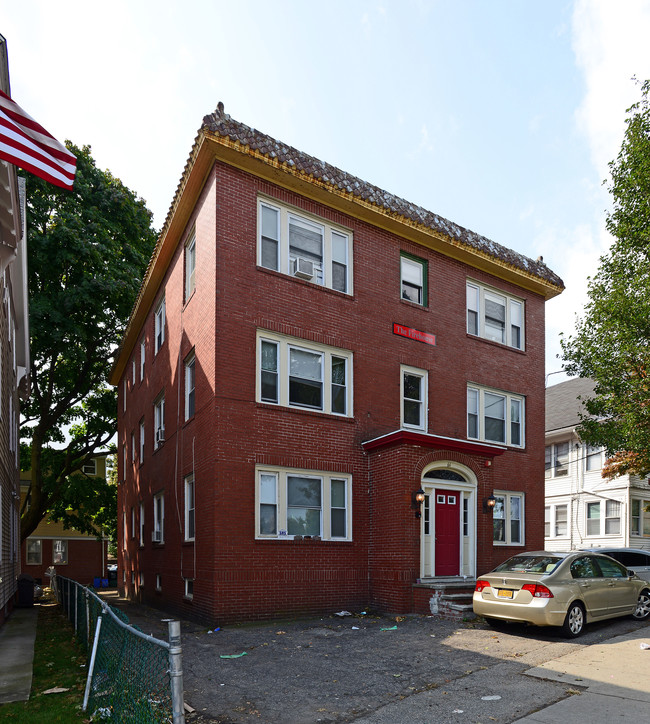 64 Eaton St in Providence, RI - Foto de edificio - Building Photo