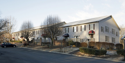 Courtyards in Knoxville, TN - Foto de edificio - Building Photo