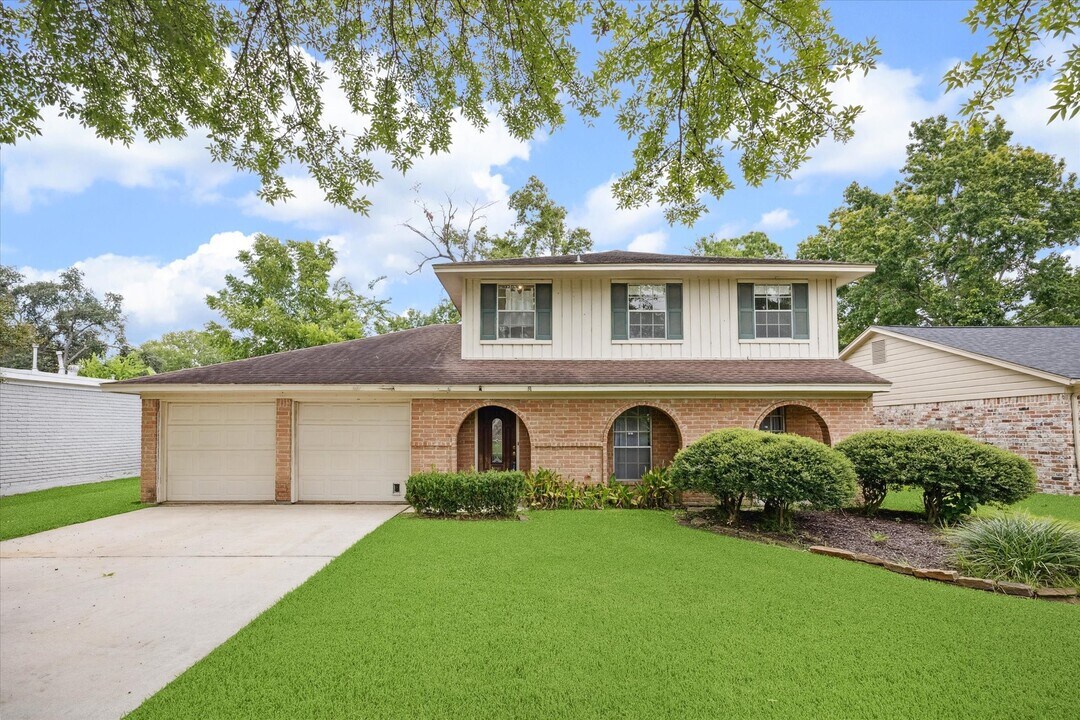 12710 Westleigh Dr in Houston, TX - Building Photo