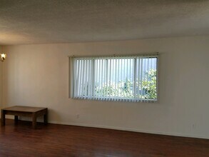 1610 Barry Ave, Unit 8 in Los Angeles, CA - Foto de edificio - Building Photo
