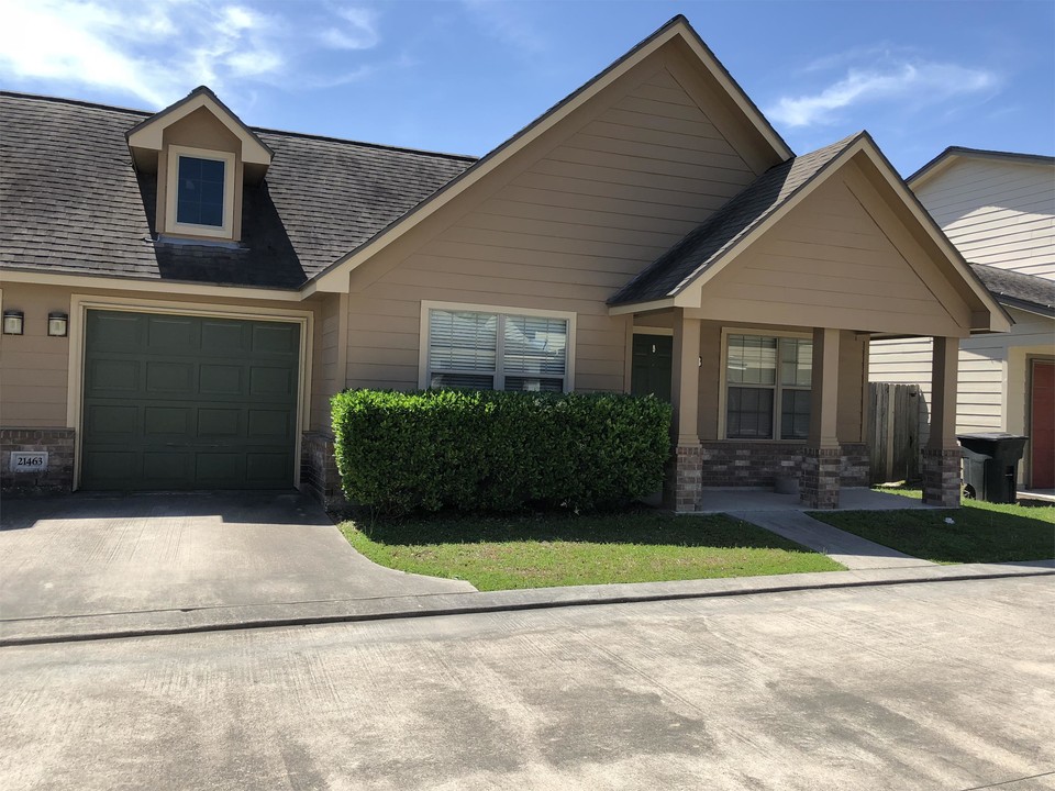 21443 W Wallis Dr in Porter, TX - Foto de edificio