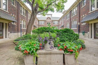 1711 18th Ave S, Unit F2 in Nashville, TN - Building Photo - Building Photo