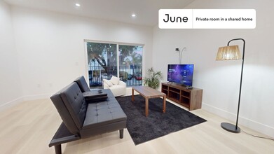 Private bedroom in 5 bed/4 bath Home in Los Angeles, CA - Building Photo - Building Photo