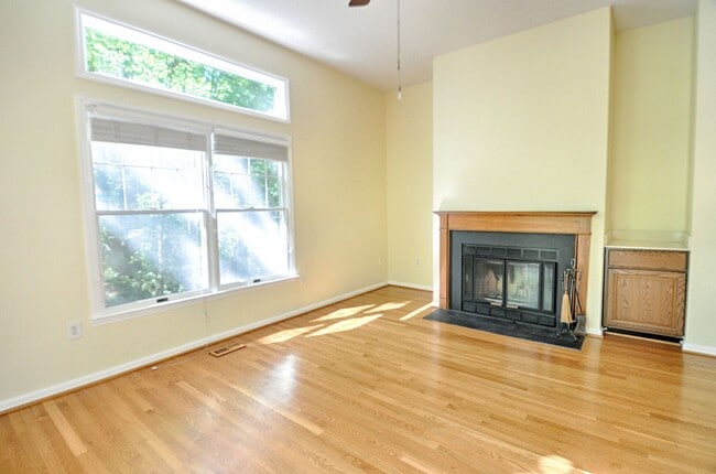 106 Mallard Ct in Chapel Hill, NC - Building Photo - Building Photo