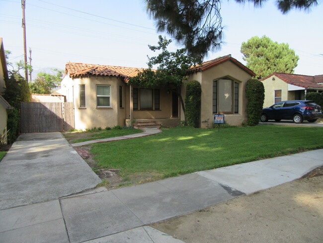 property at 905 Coronado Dr