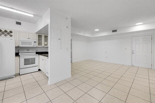 1 Glen Royal Pkwy in Miami, FL - Building Photo