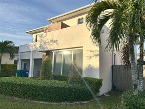 15085 SW 176th Terr in Miami, FL - Building Photo - Building Photo