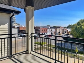 209 W Jefferson St in Winterset, IA - Building Photo - Building Photo