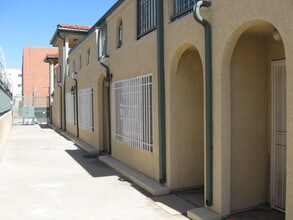 Gramercy Manor in Los Angeles, CA - Foto de edificio - Building Photo