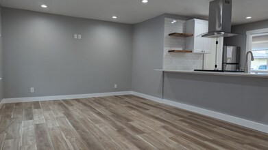 9820 Veterans Dr SW, Unit 9820 in Tacoma, WA - Building Photo - Building Photo