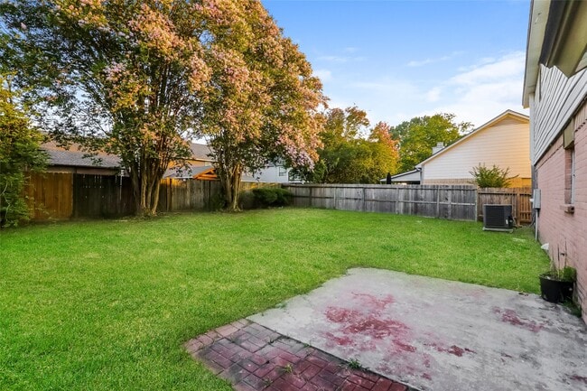14815 Oak Pines Dr in Houston, TX - Building Photo - Building Photo
