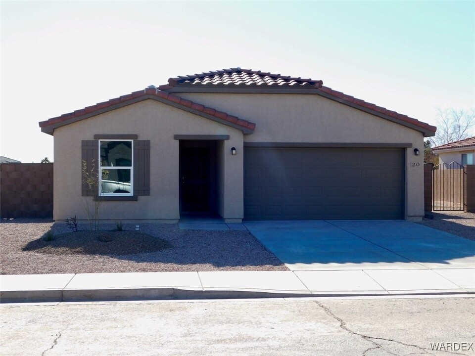 20 Torrey Pines Dr in Mohave Valley, AZ - Building Photo