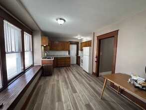 109 E Stewart Rd in Columbia, MO - Foto de edificio - Building Photo