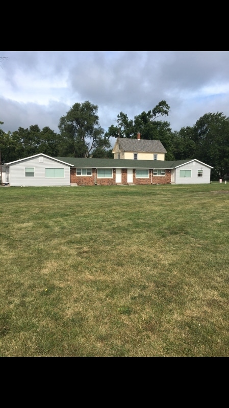 210 W Hack St in Cullom, IL - Foto de edificio - Building Photo