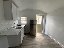 3101 NW 6th St in Miami, FL - Building Photo