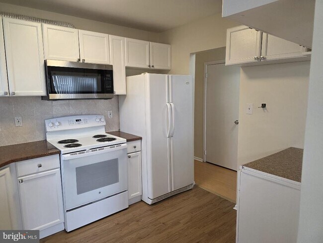 22 Florence Tollgate in Burlington, NJ - Building Photo - Building Photo