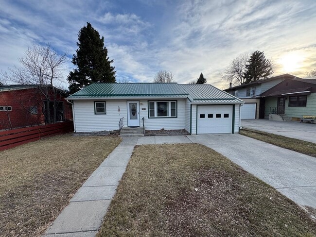 property at 221 W 3rd Ave N