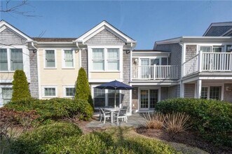 20 Narragansett Ave in Narragansett, RI - Building Photo - Building Photo