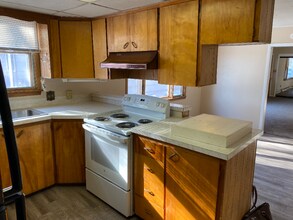 217 Central Ave S, Unit 4 in Valley City, ND - Foto de edificio - Building Photo