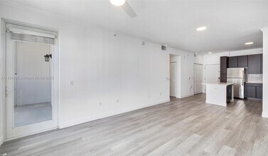 10170 SW 7th St, Unit 20-101 in Pembroke Pines, FL - Building Photo - Building Photo