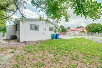 9391 NW 5th Ave-Unit -9393 in Miami, FL - Building Photo - Building Photo