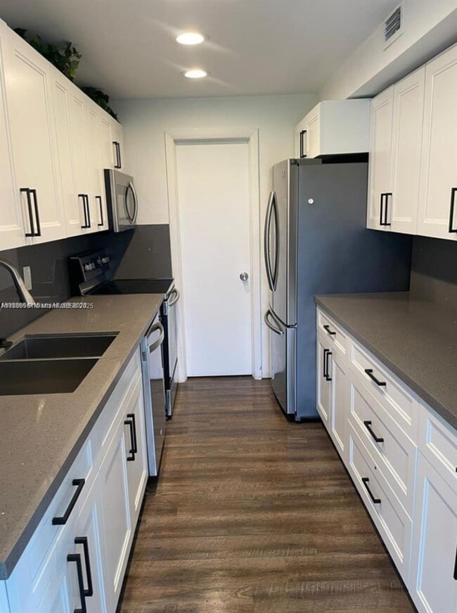 property at 4164 Inverrary Dr