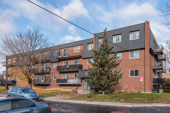 38 Brunswick Boul in Dollard-des-Ormeaux, QC - Building Photo - Building Photo