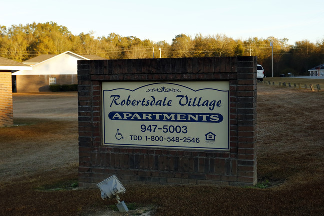 Robertsdale Village in Robertsdale, AL - Foto de edificio - Building Photo