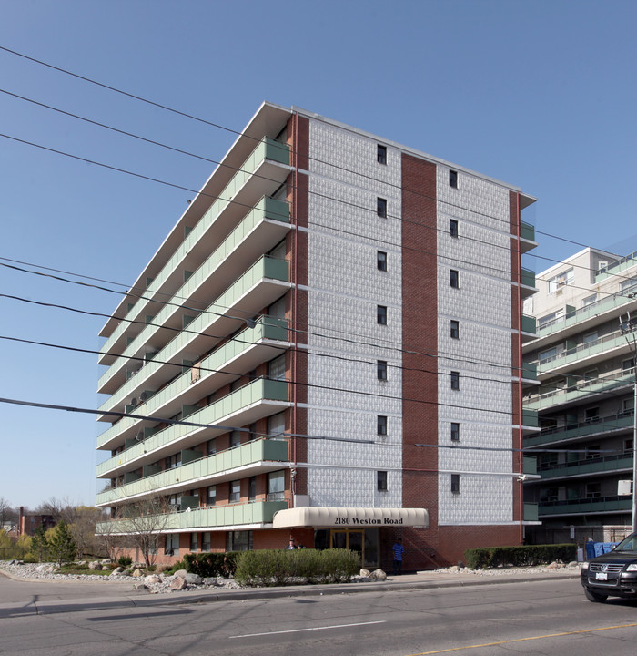 South Garden Apartments in Toronto, ON - Building Photo