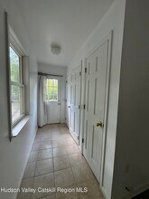 13 Private Dr in Chichester, NY - Building Photo - Building Photo