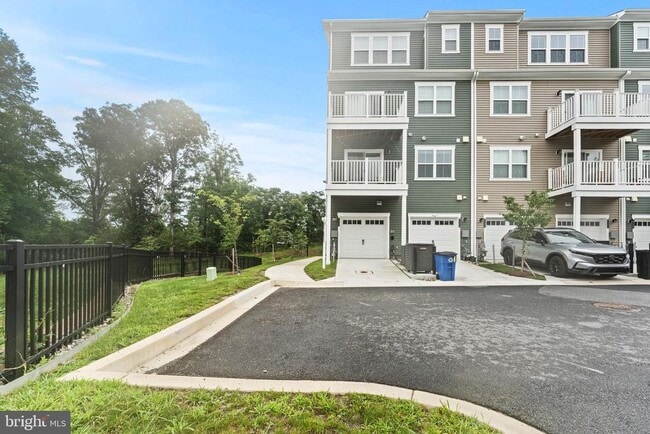 4625 Crossing Ct in Ellicott City, MD - Building Photo - Building Photo