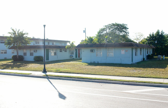 575 W Palm Dr in Homestead, FL - Building Photo - Building Photo