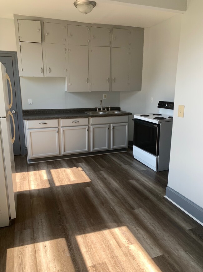 407 Oak Ave SE in Massillon, OH - Building Photo - Building Photo