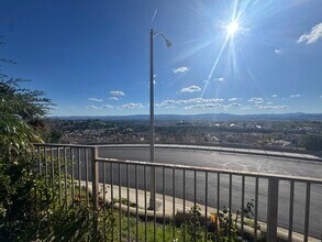 11956 Stone Gate Way in Porter Ranch, CA - Foto de edificio - Building Photo