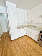 428 Hayworth Ave, Unit 215 in Los Angeles, CA - Building Photo - Building Photo