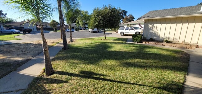 4608 Mark Twain Pl in Stockton, CA - Foto de edificio - Building Photo