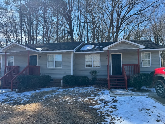 212 Cooper St in Louisburg, NC - Foto de edificio - Building Photo