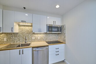 950 Massachusetts Ave in Cambridge, MA - Foto de edificio - Building Photo