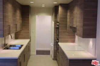 11044 Ophir Dr in Los Angeles, CA - Building Photo - Building Photo