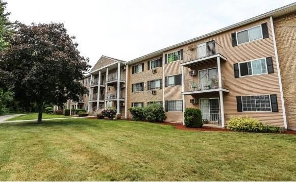 377 Huse Rd in Manchester, NH - Building Photo