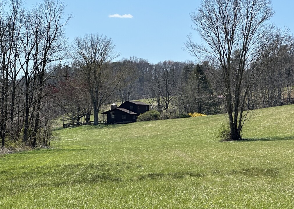 132 Hurd Rd in Canton, NC - Building Photo