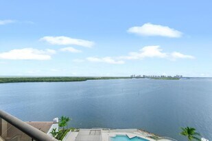 100 Lakeshore Dr in North Palm Beach, FL - Building Photo