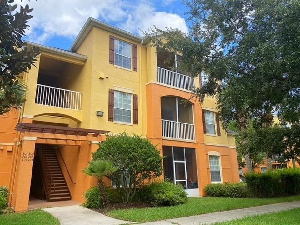 8630 Buccilli Dr in Orlando, FL - Foto de edificio
