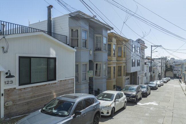 127 Bernard St in San Francisco, CA - Foto de edificio - Building Photo