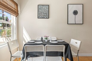 7452 Jamieson Ave in Los Angeles, CA - Building Photo