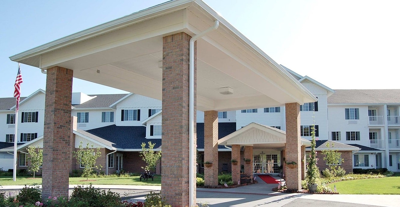 Holiday Bluebird Estates in East Longmeadow, MA - Foto de edificio